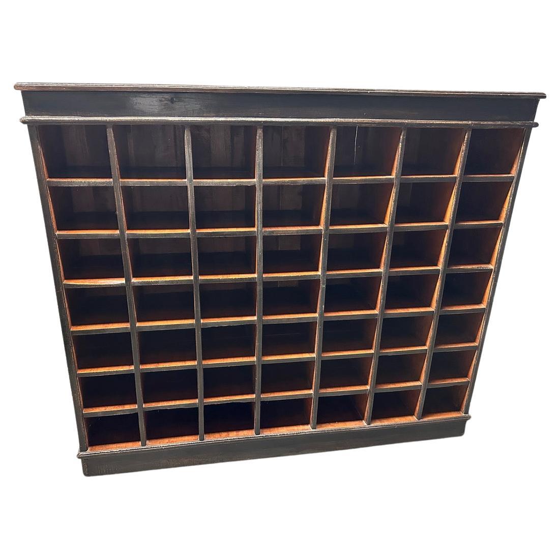 Armadietto antico in stile cubby in vendita