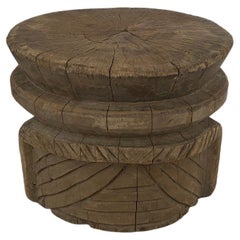 Ancienne table d'appoint ou tabouret africain sculpté à la main