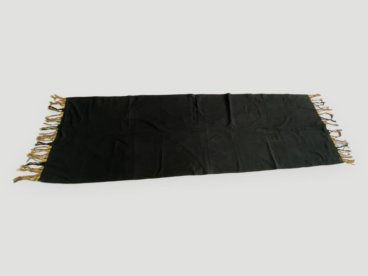Tribal Antiquities Ikat avec dos en daim en vente