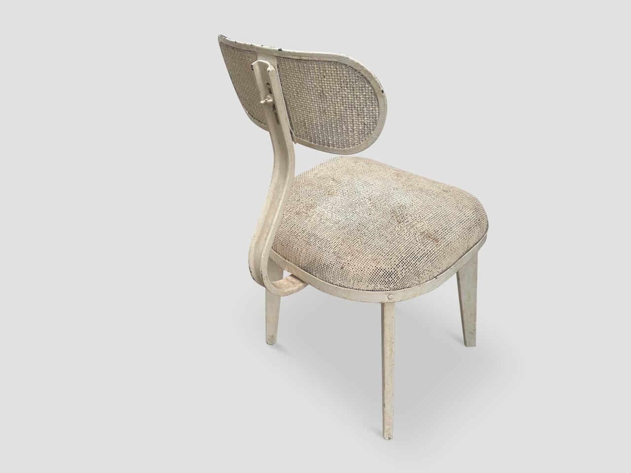 Américain Chaise ancienne en métal perforé et bois Andrianna Shamaris en vente
