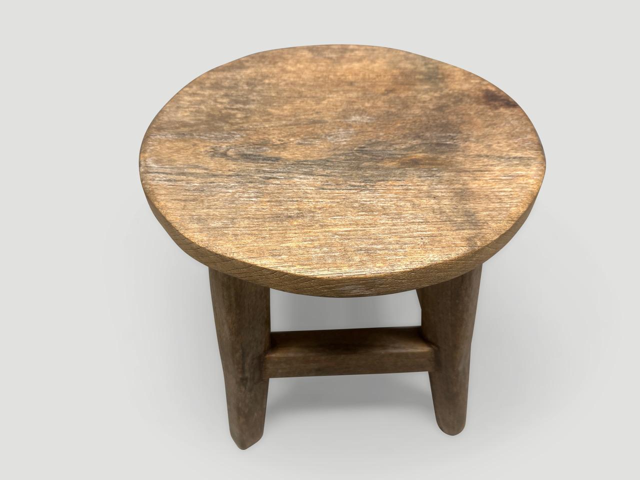 Minimalismo Tavolino o sgabello antico in vendita