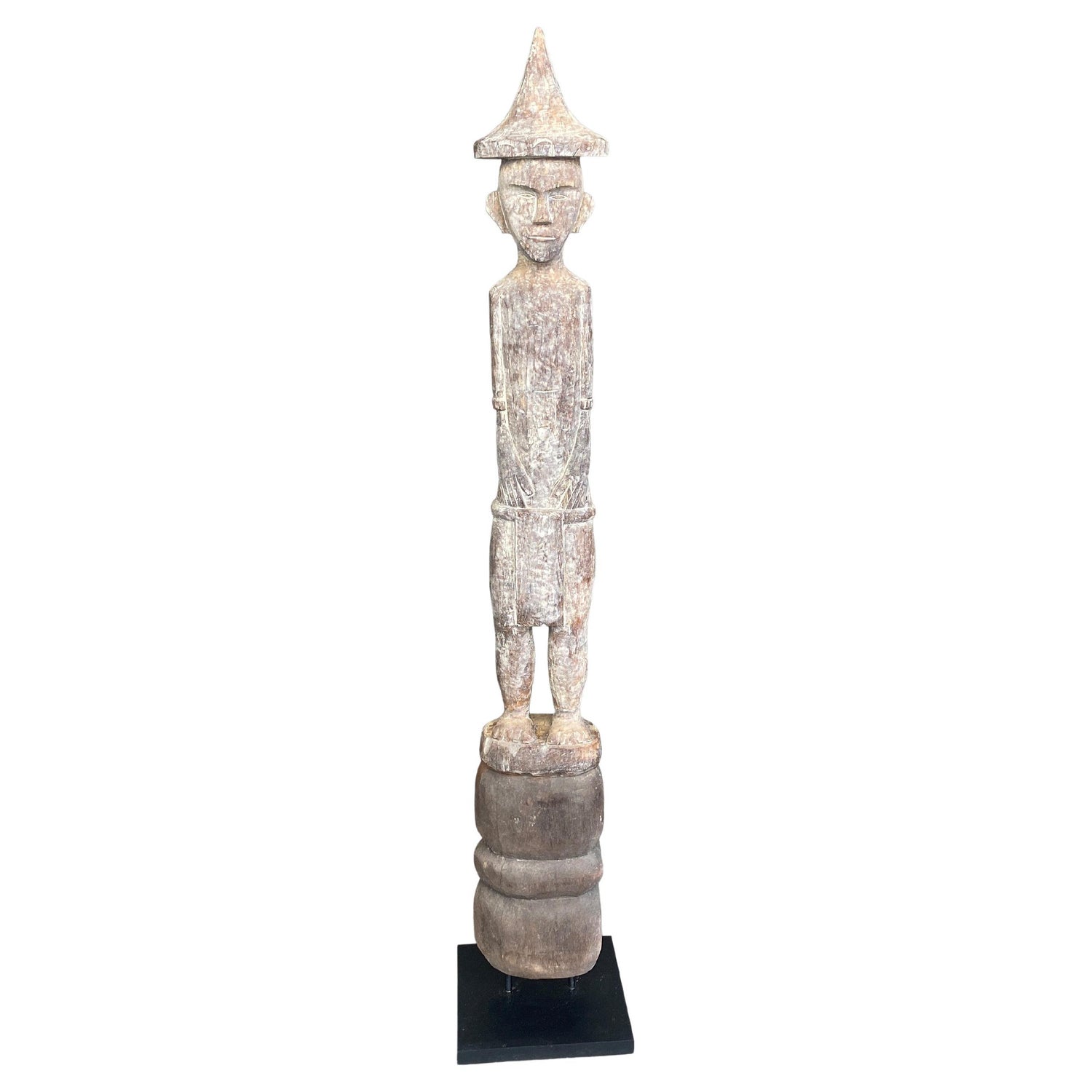 Antike Statue von Andrianna Shamaris aus Borneo im Angebot bei 1stDibs