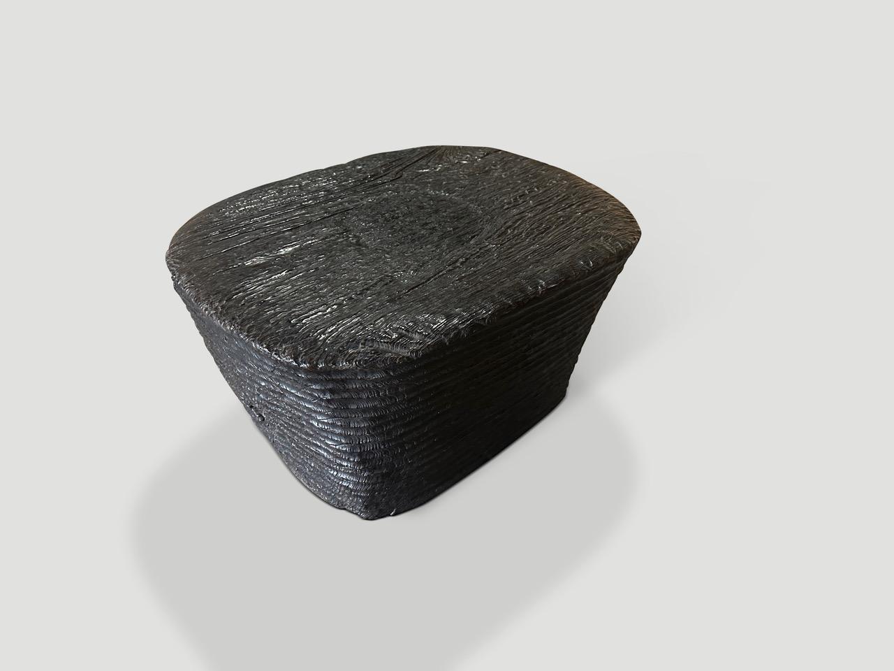 Minimaliste Andrianna Shamaris Table basse Espresso sculptée à la main en vente