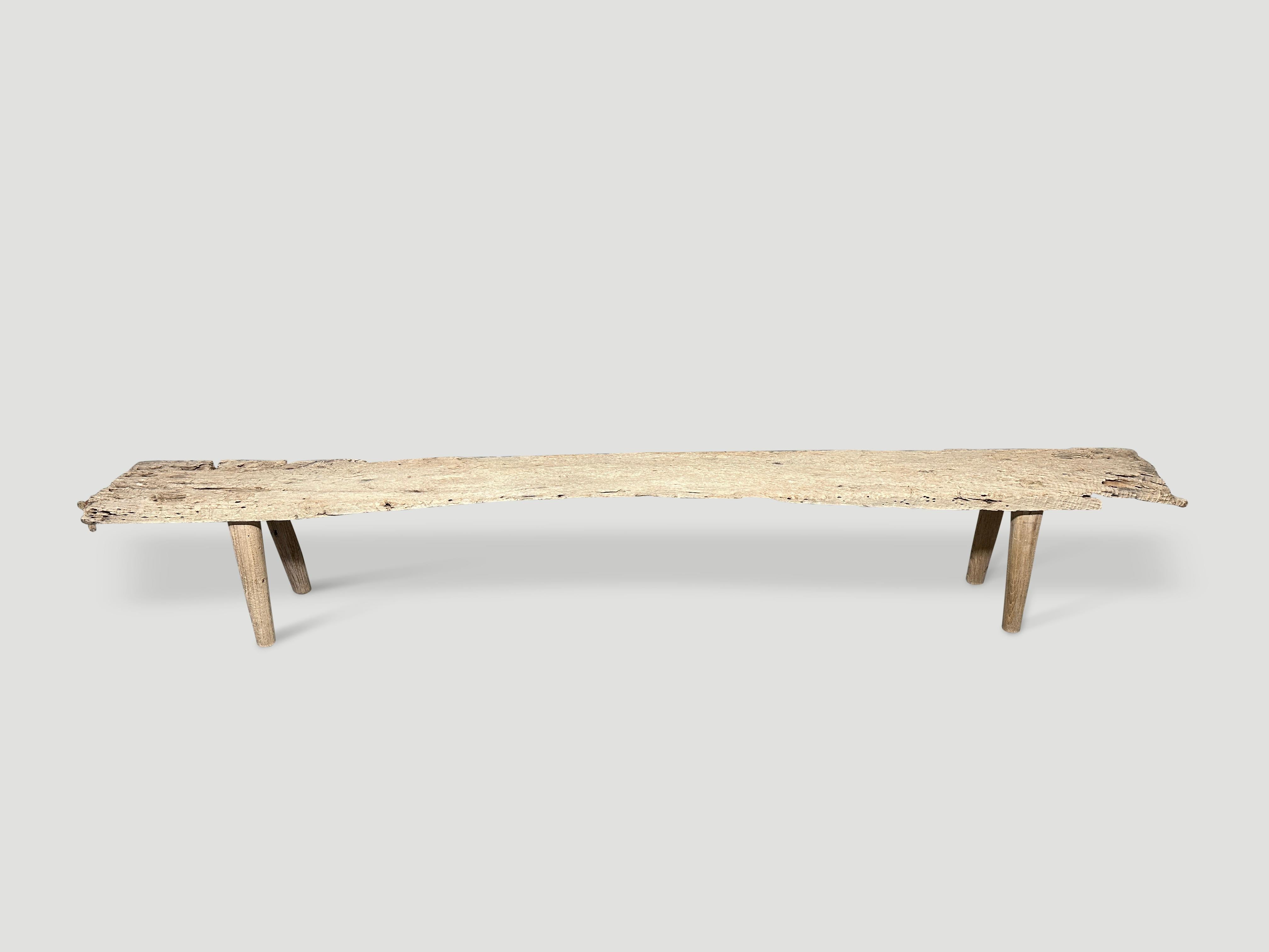 Organique Andrianna Shamaris banc long en bois de teck ancien en vente