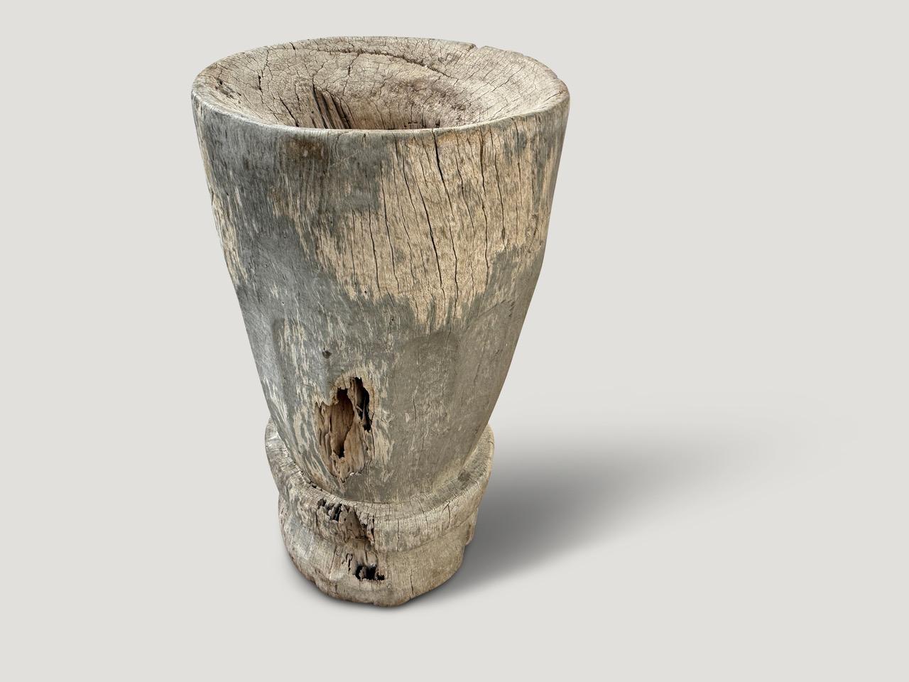 Andrianna Shamaris Vasija escultórica de madera de teca antigua en Excelente estado para la venta en New York, NY