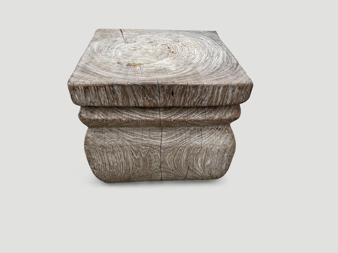 Indonésien Table d'appoint ou piédestal ancien en bois de teck en vente