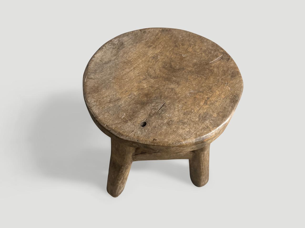 Minimaliste Table d'appoint ou tabouret antique en bois de teck en vente