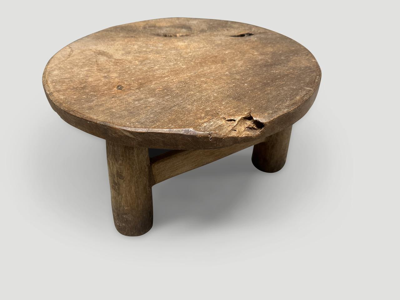 Minimaliste Table d'appoint ou tabouret antique en bois de teck en vente