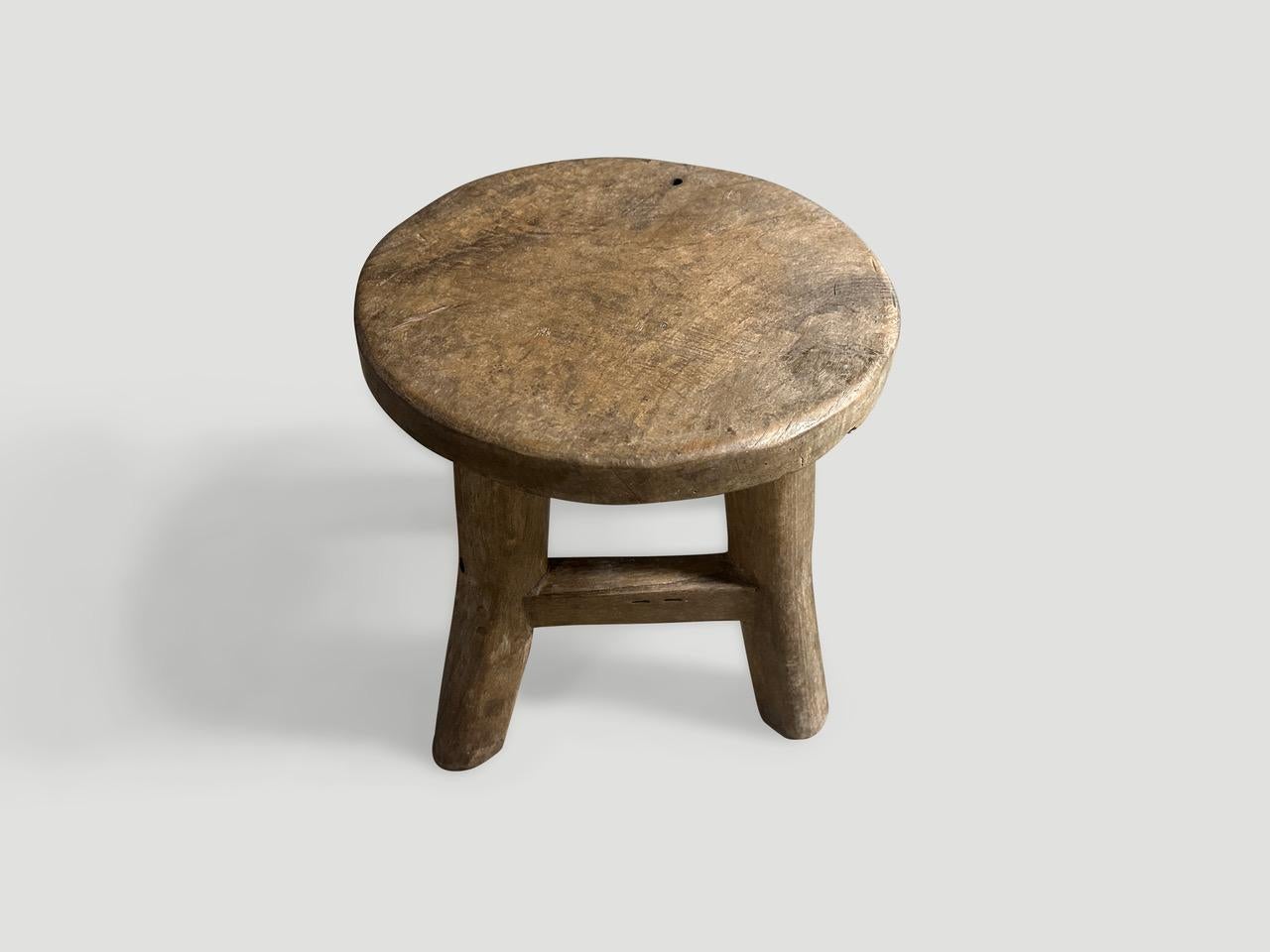 Table d'appoint ou tabouret antique en bois de teck Excellent état - En vente à New York, NY
