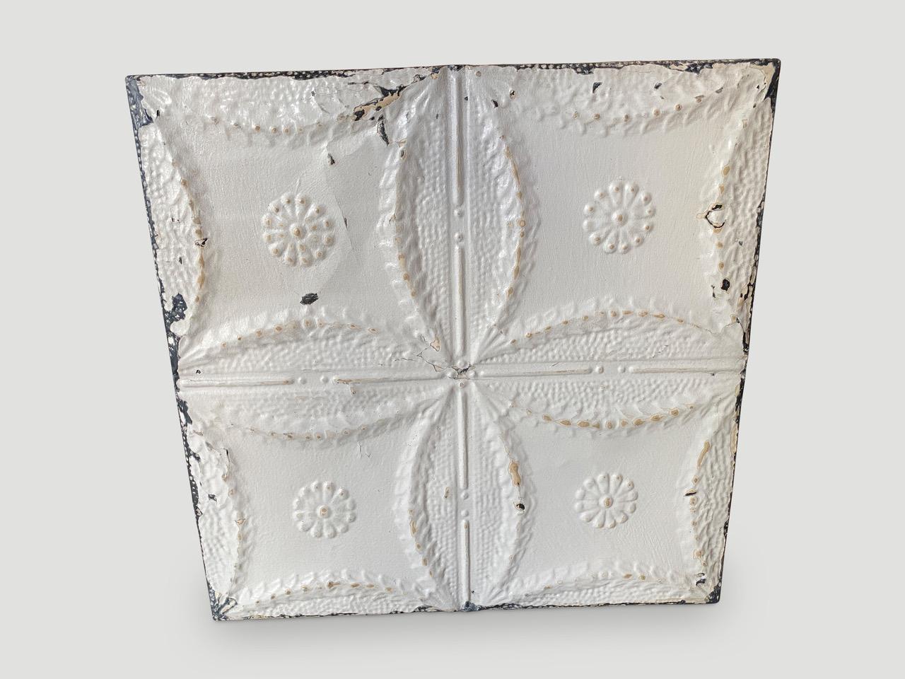 Andrianna Shamaris Antiker Deckenrelief aus Zinn (amerikanisch) im Angebot