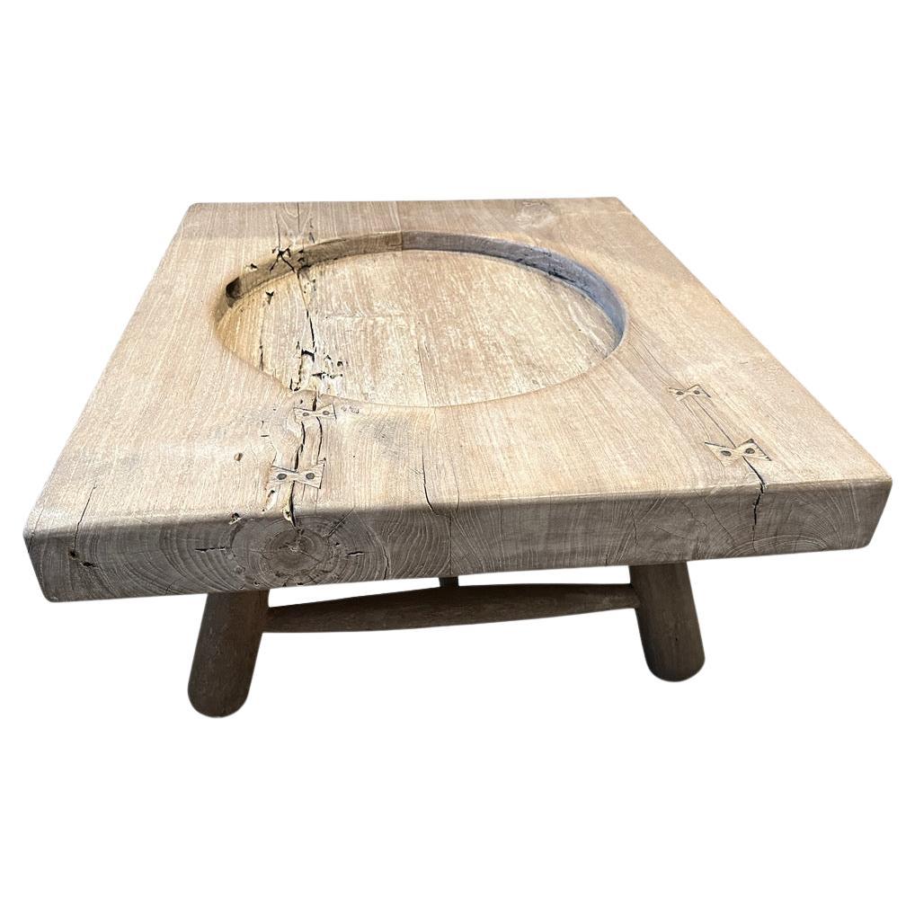 Impressionnante table basse Andrianna Shamaris en vente
