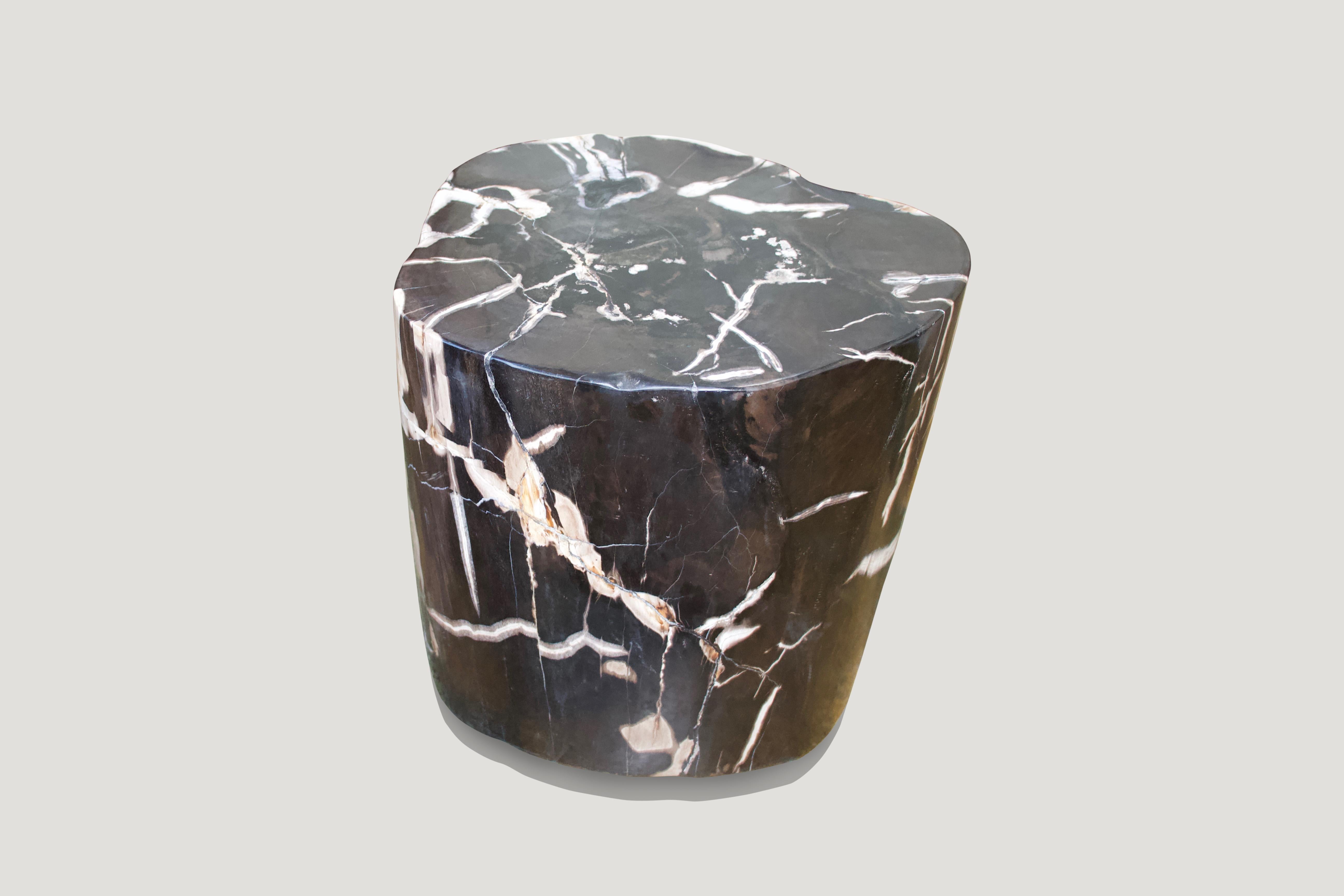 It’s fascinating how Mother Nature produces these stunning 40 million year old petrified teak logs with such contrasting colors and totally natural patterns throughout as seen in this fantastic black and white side table. So modern yet with so much