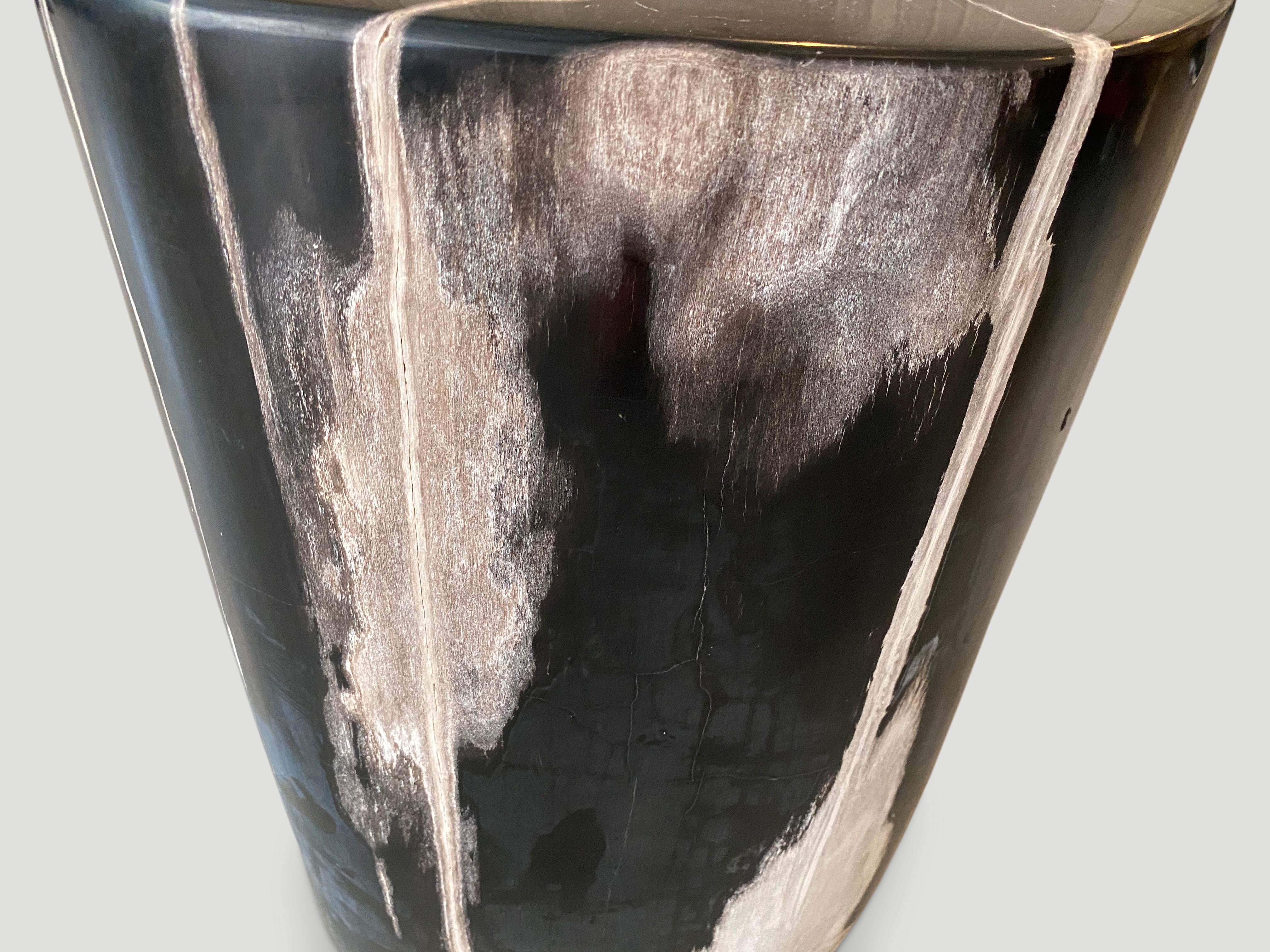 Beautiful black and white super smooth, high quality petrified wood side table. It’s fascinating how Mother Nature produces these stunning 40 million year old petrified wood teak logs with such contrasting colors with natural patterns throughout.