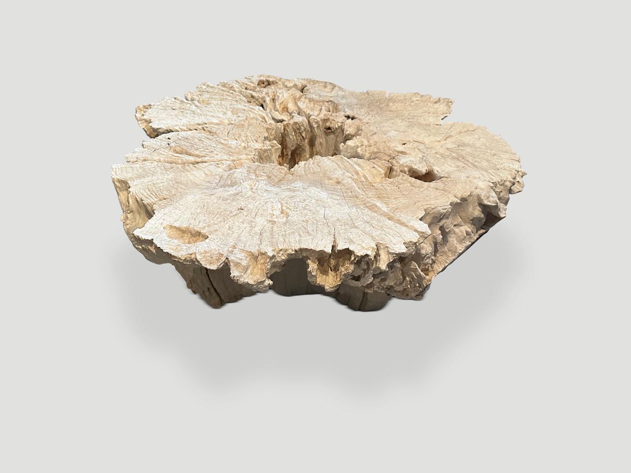 Andrianna Shamaris, Couchtisch aus Teakholz im alten Erosion-Stil, Jahrhundert  im Zustand „Hervorragend“ im Angebot in New York, NY