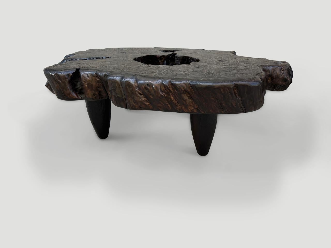 XXIe siècle et contemporain Table basse Andrianna Shamaris du siècle dernier en bois de teck ancien en vente