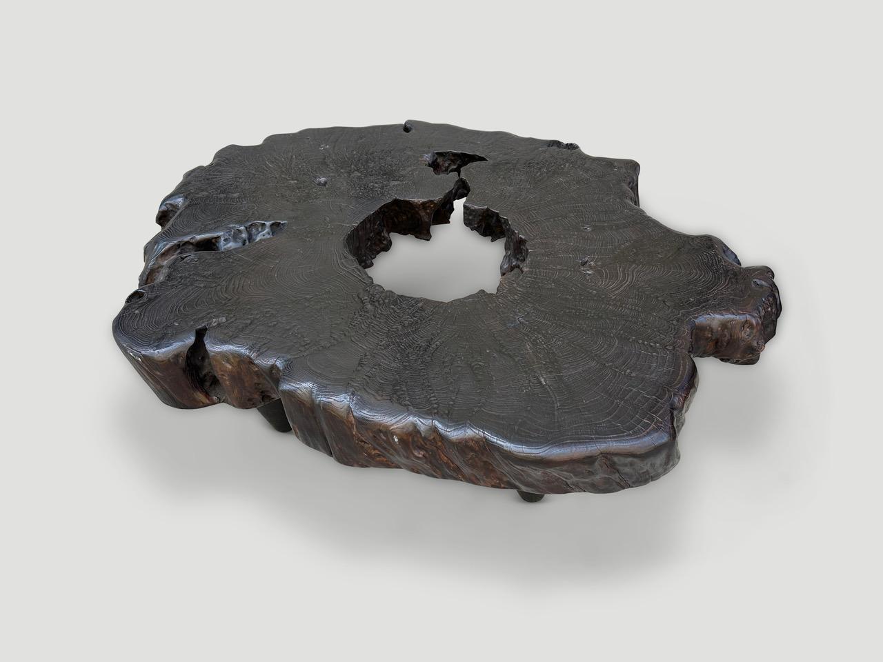 Bois Table basse Andrianna Shamaris du siècle dernier en bois de teck ancien en vente