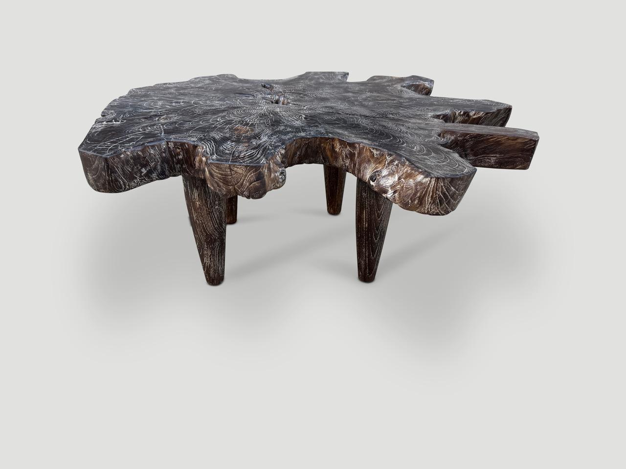 Organique Andrianna Shamaris Table basse en bois de teck cérusé Single Charred Organic en vente