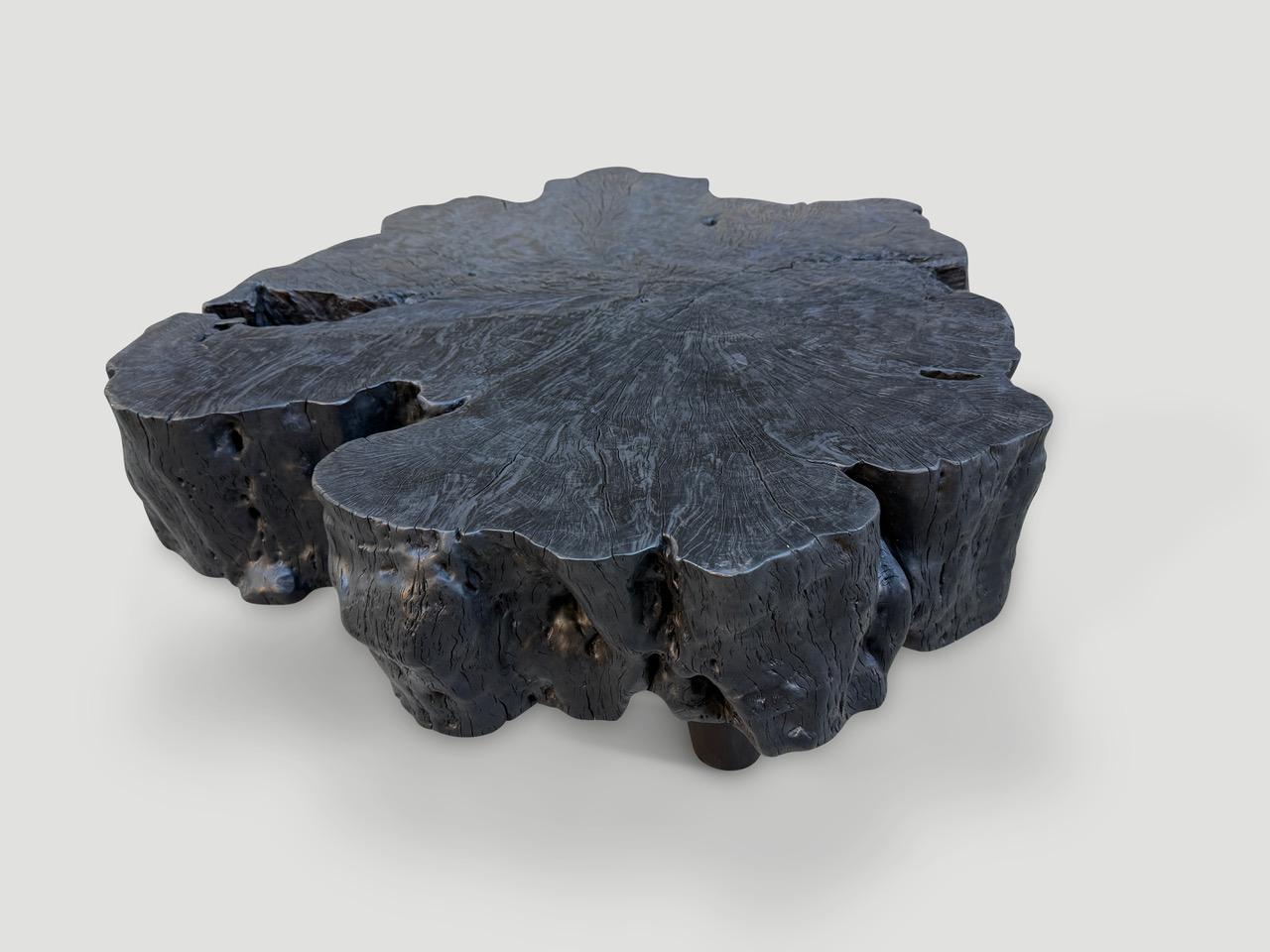 Bois Table basse Andrianna Shamaris Charred Amorphous en vente