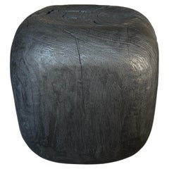 Andrianna Shamaris Mesa auxiliar o taburete minimalista de madera de suar carbonizada