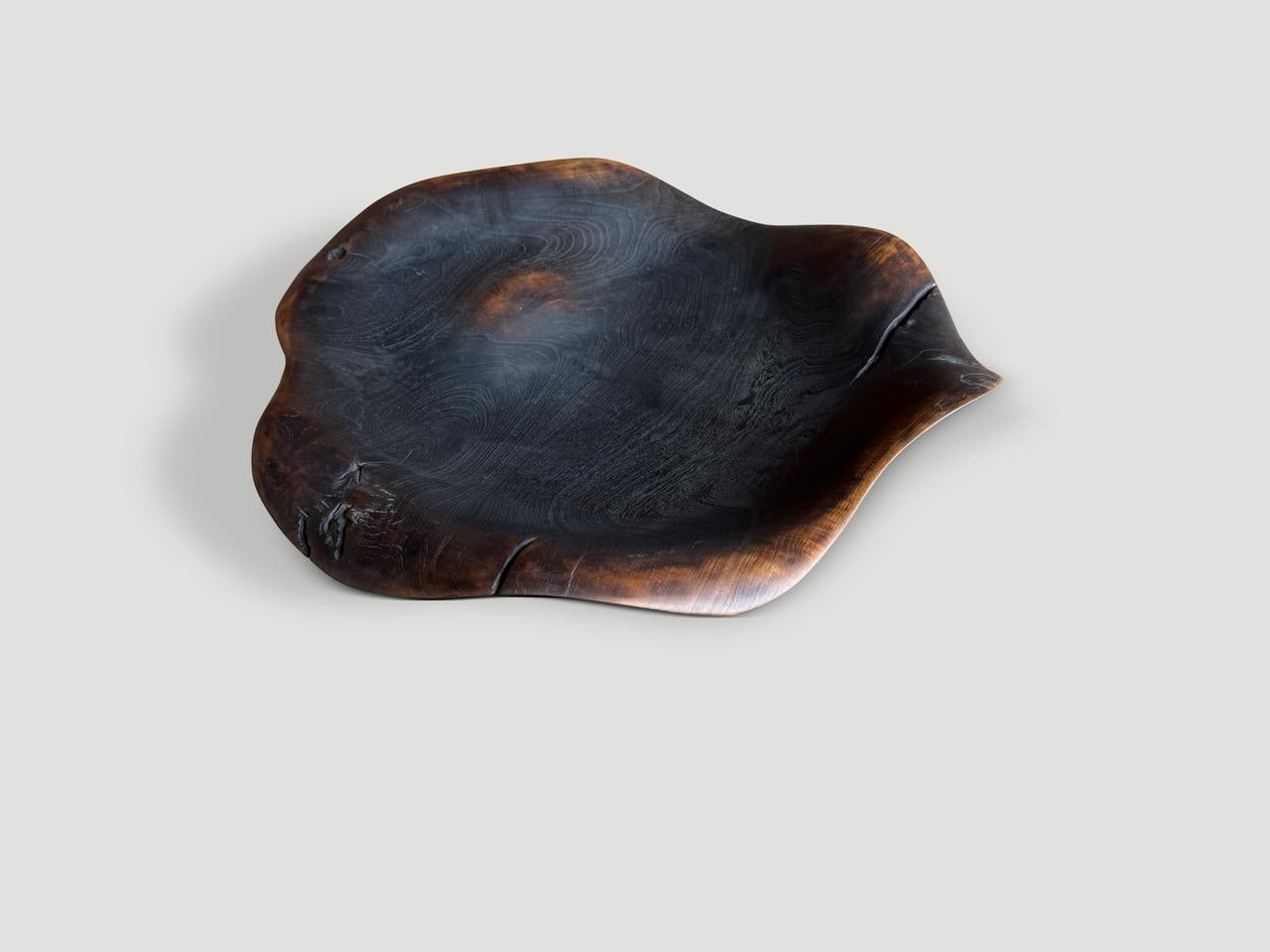 Andrianna Shamaris Cuenco o plato escultórico carbonizado Moderno orgánico en venta