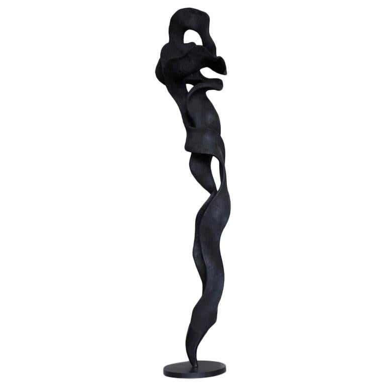 Impressionante scultura intagliata a mano ricavata da un unico pezzo di legno di ficus recuperato e collocata su una moderna base in acciaio nero. Favoloso in un progetto di residence, lobby o hotel.

La collezione Triple burnt rappresenta una linea