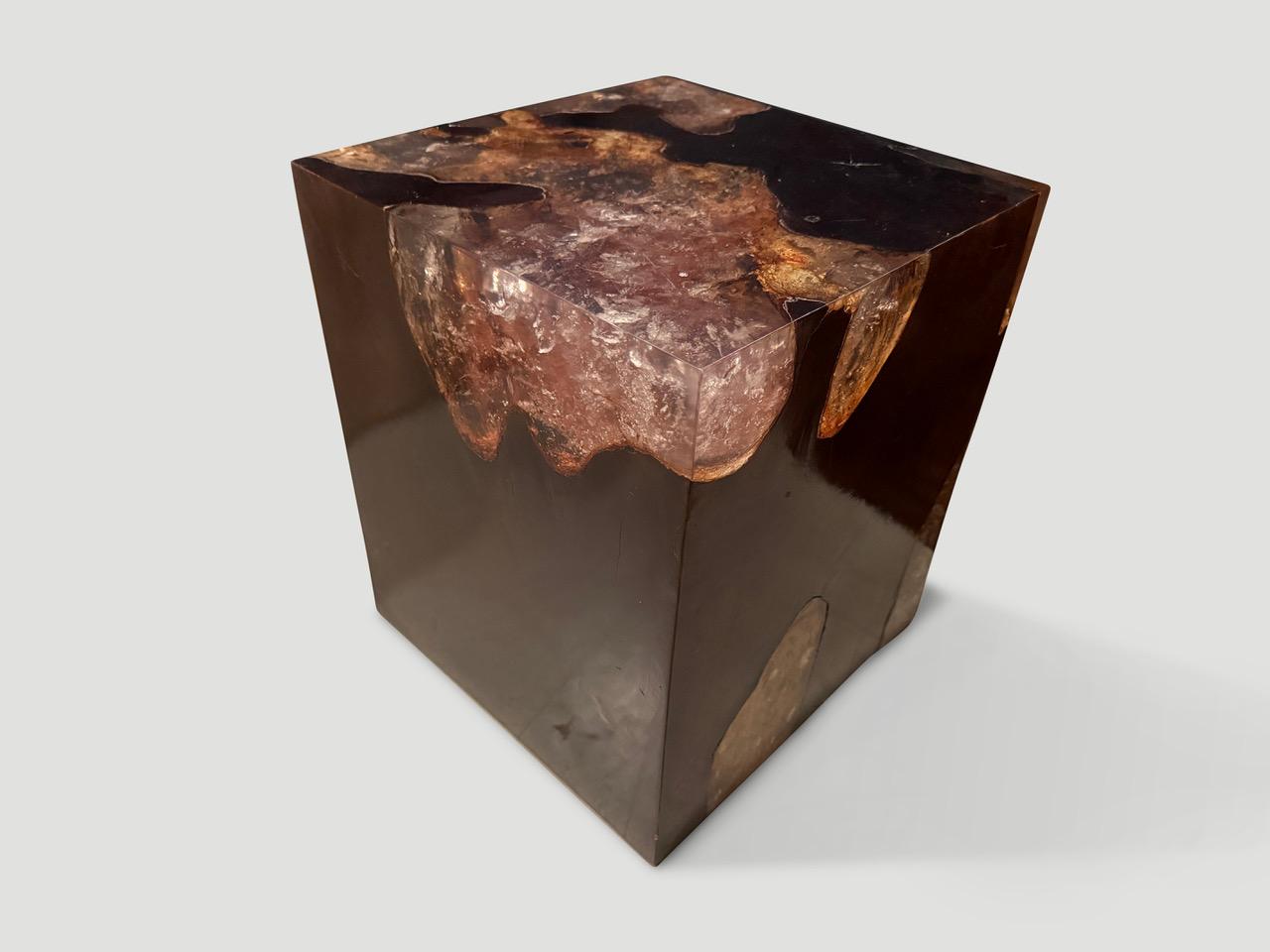 Organique Andrianna Shamaris table d'appoint en résine craquelée en vente