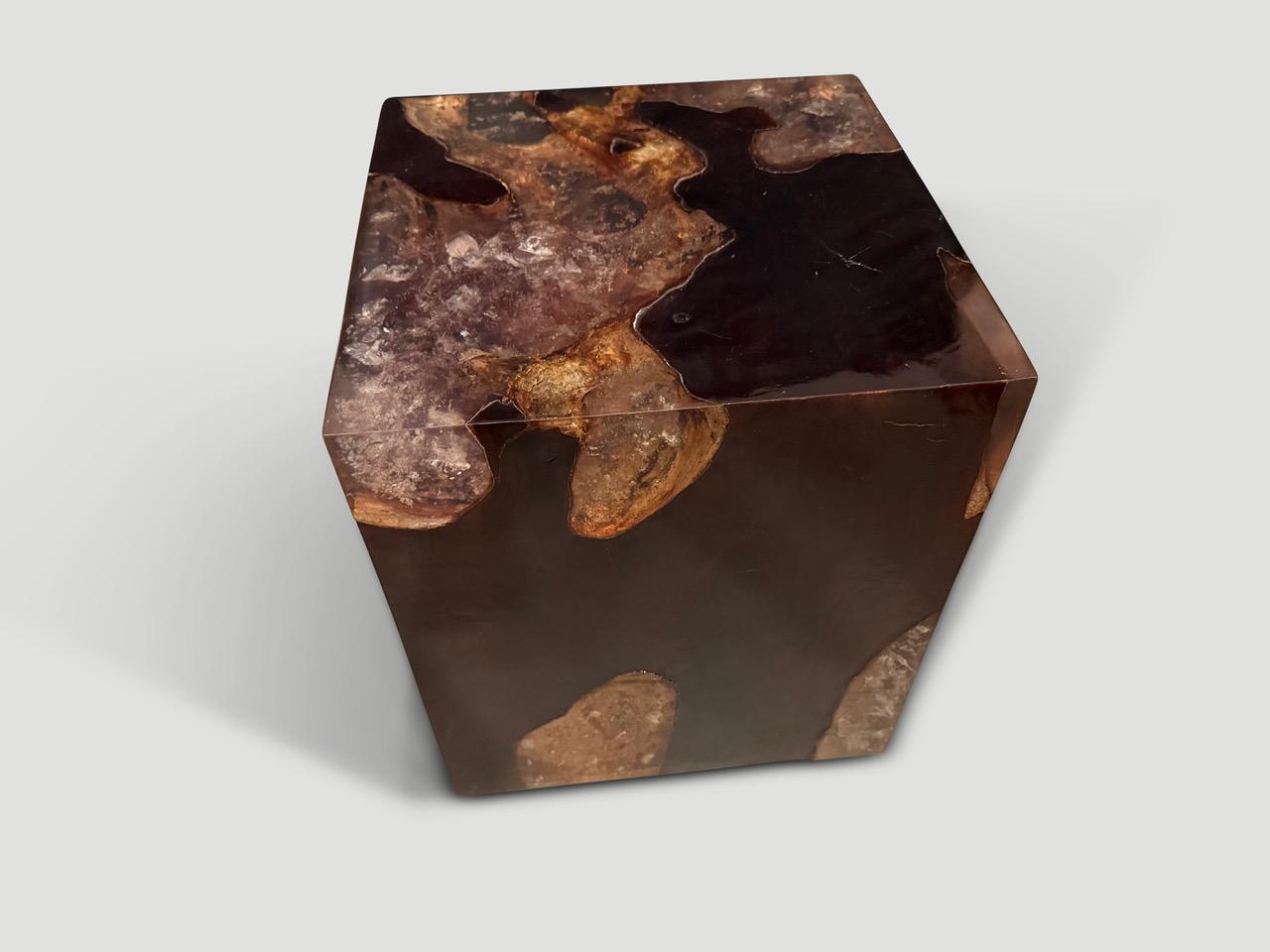 XXIe siècle et contemporain Andrianna Shamaris table d'appoint en résine craquelée en vente