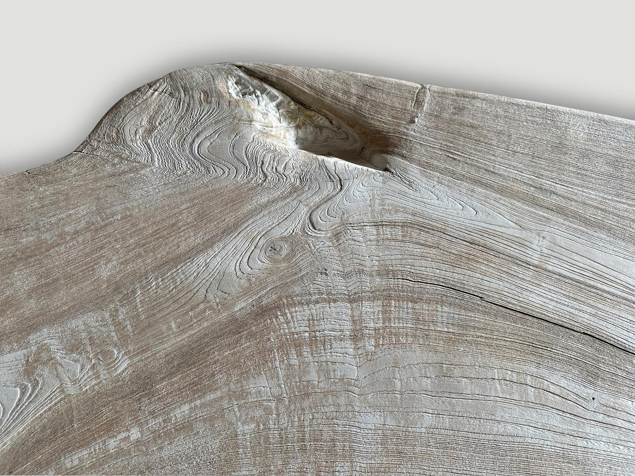 Andrianna Shamaris Panca curva in legno di teak St. Barts In condizioni ottime in vendita a New York, NY