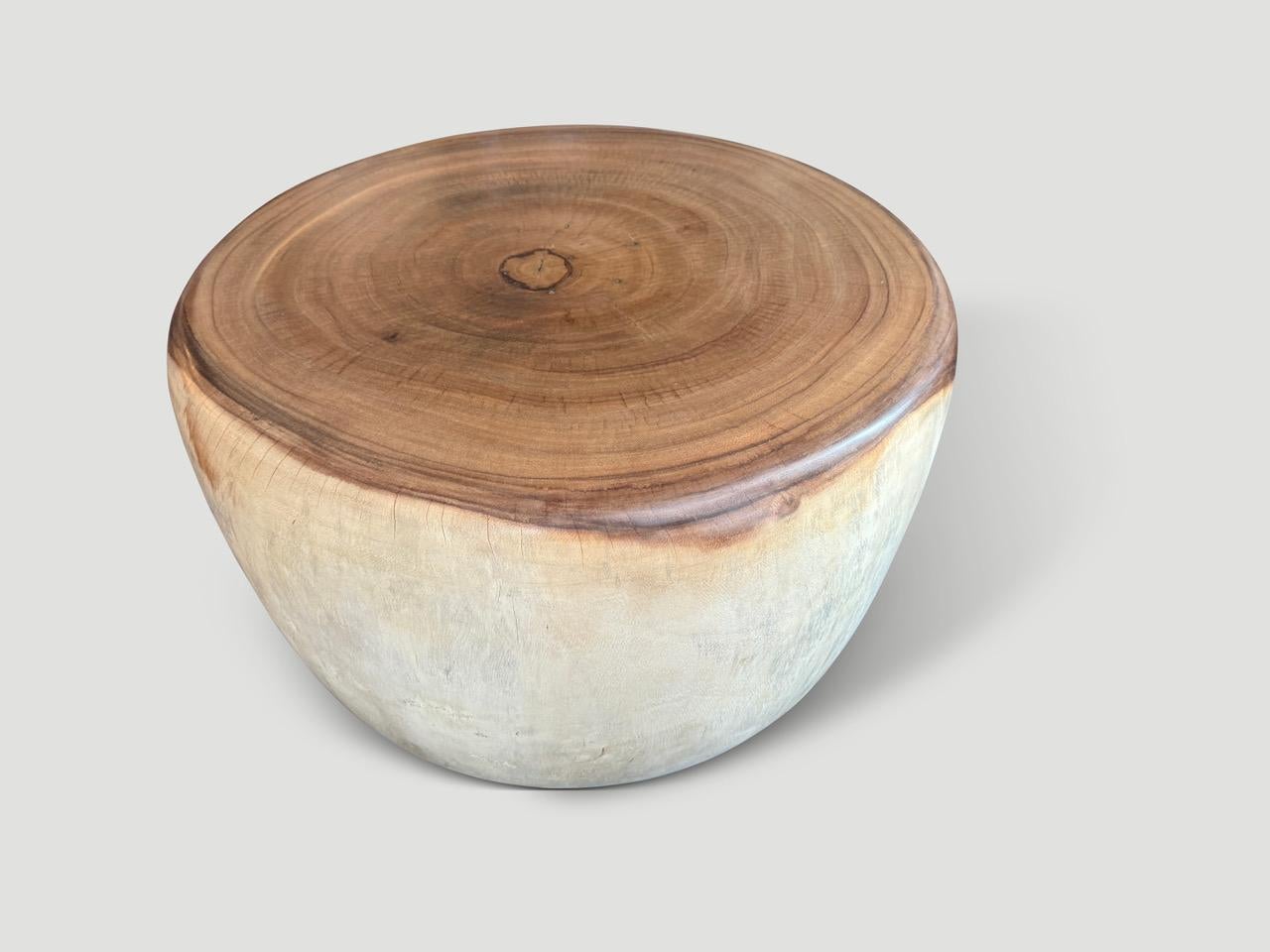 Andrianna Shamaris Table basse en forme de tambour en Wood Wood Excellent état - En vente à New York, NY