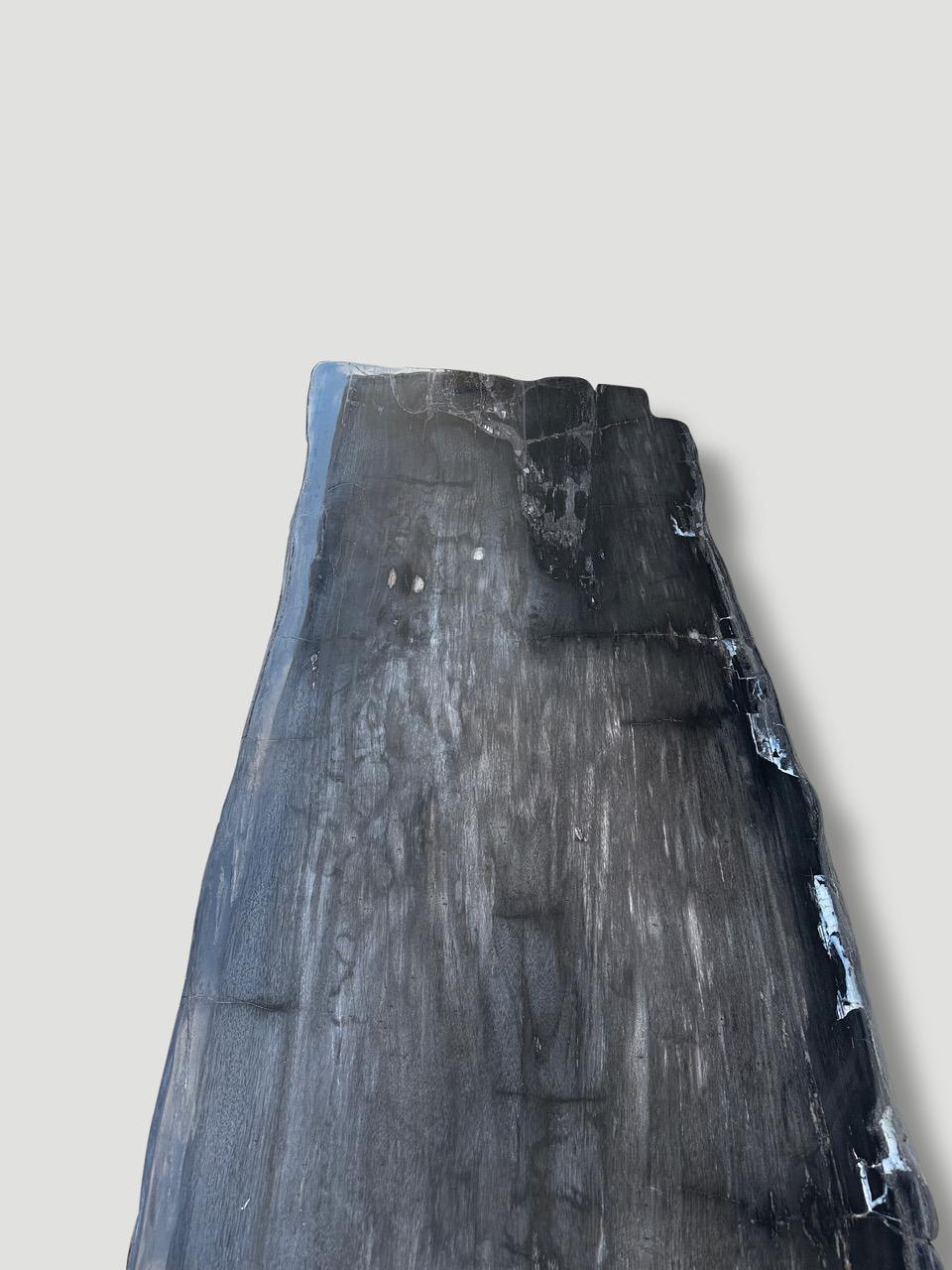 Table de salle à manger ou console exquise en bois pétrifié de haute qualité Andrianna Shamaris en vente 10