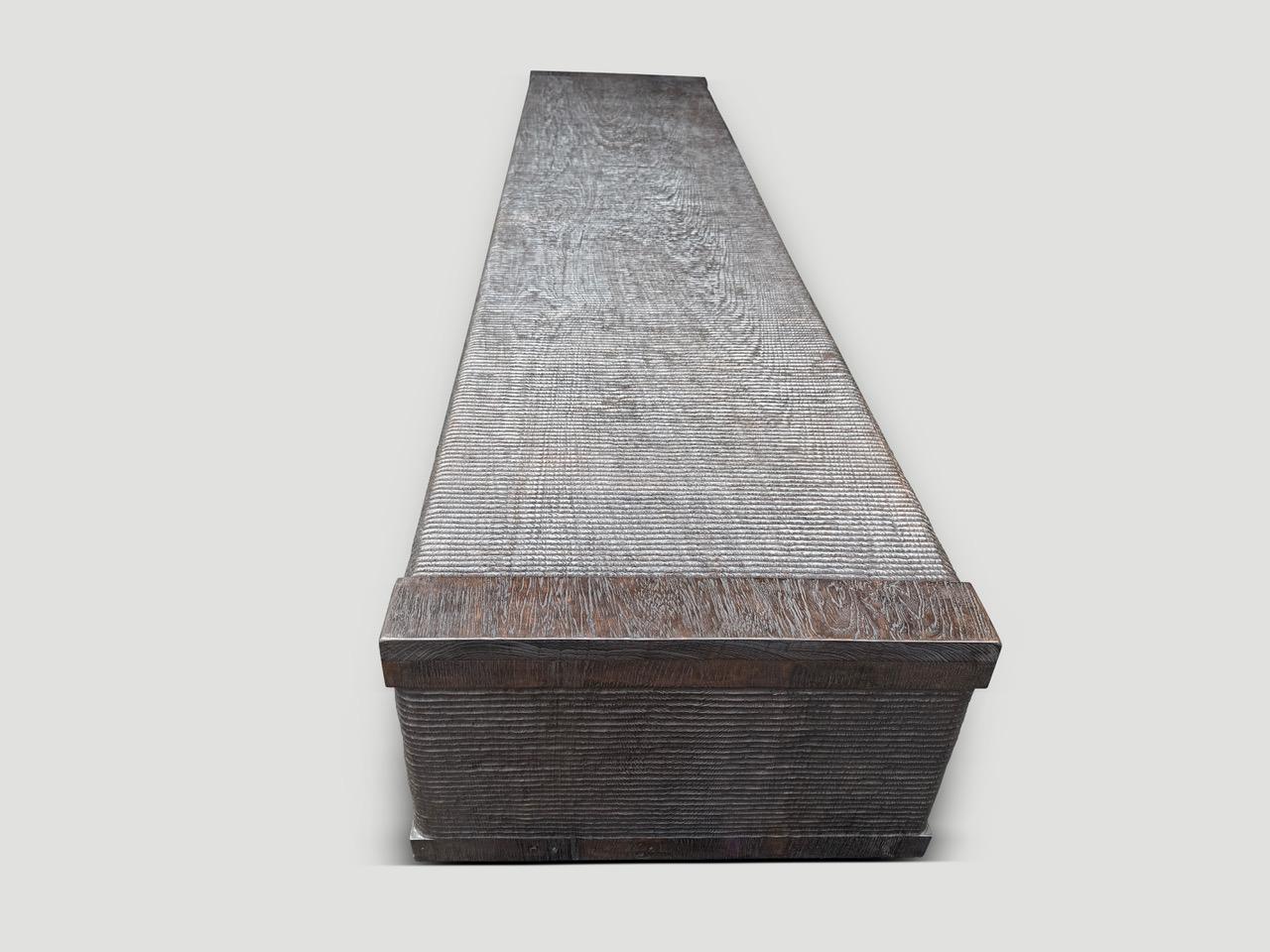 Mid-Century Modern Andrianna Shamaris Exquisite Monumental Couture Hand Carved Bench (Banc sculpté à la main) en vente