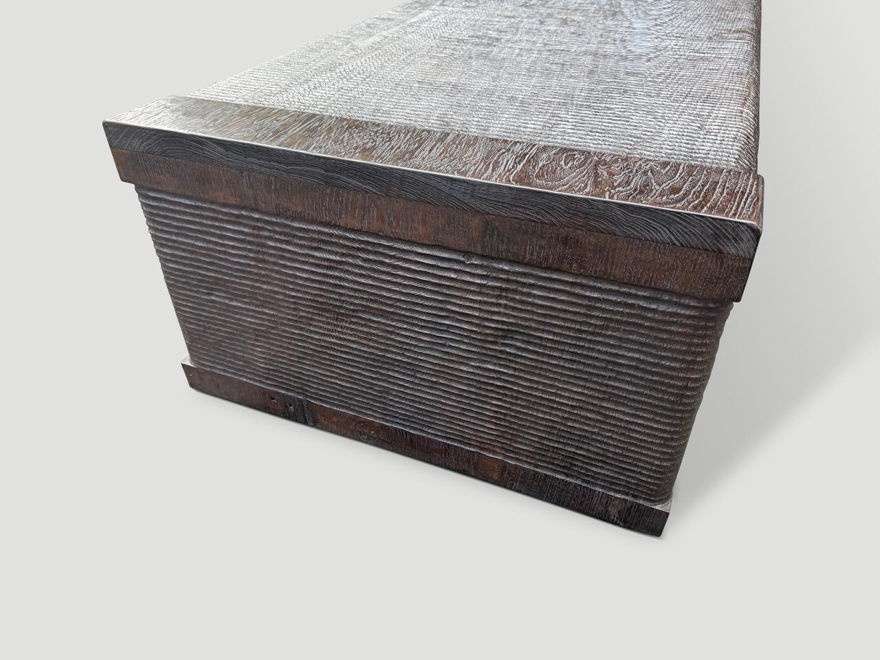XXIe siècle et contemporain Andrianna Shamaris Exquisite Monumental Couture Hand Carved Bench (Banc sculpté à la main) en vente