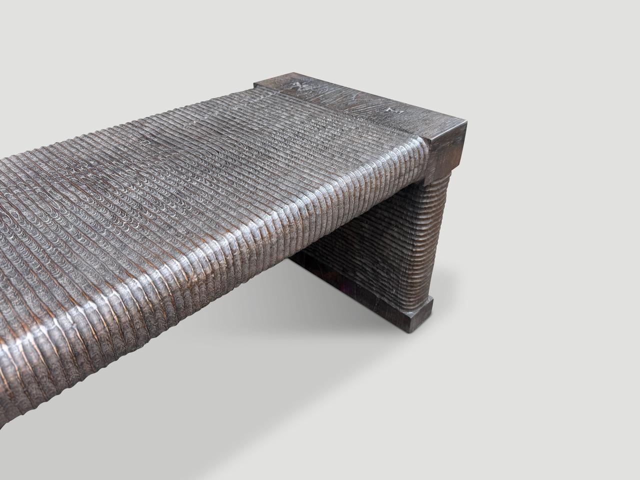 Legno Andrianna Shamaris Squisita panchina monumentale intagliata a mano in vendita