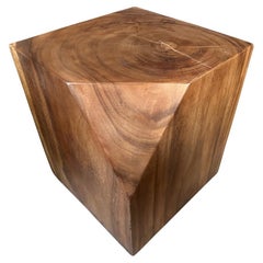 Andrianna Shamaris Facettierter Holz-Beistelltisch