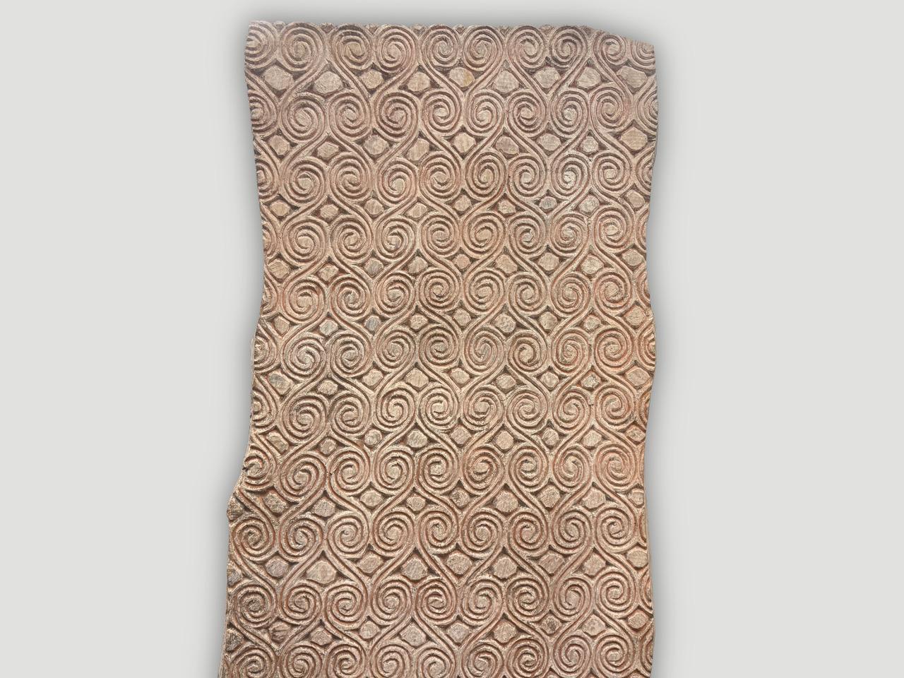 Milieu du XXe siècle Andrianna Shamaris Panneau d'art sculpté à la main en vente