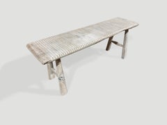 Andrianna Shamaris Handgeschnitzte Teak Wood Bank, Mid Century Style