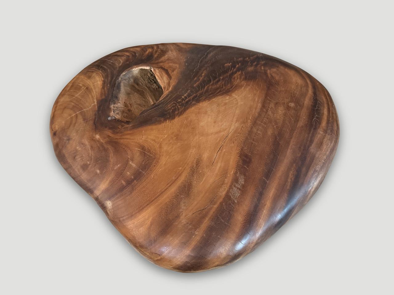 Organique Andrianna Shamaris Coeur en bois sculpté à la main en vente