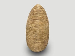 Andrianna Shamaris Lampada da terra in bambù e rattan fatta a mano