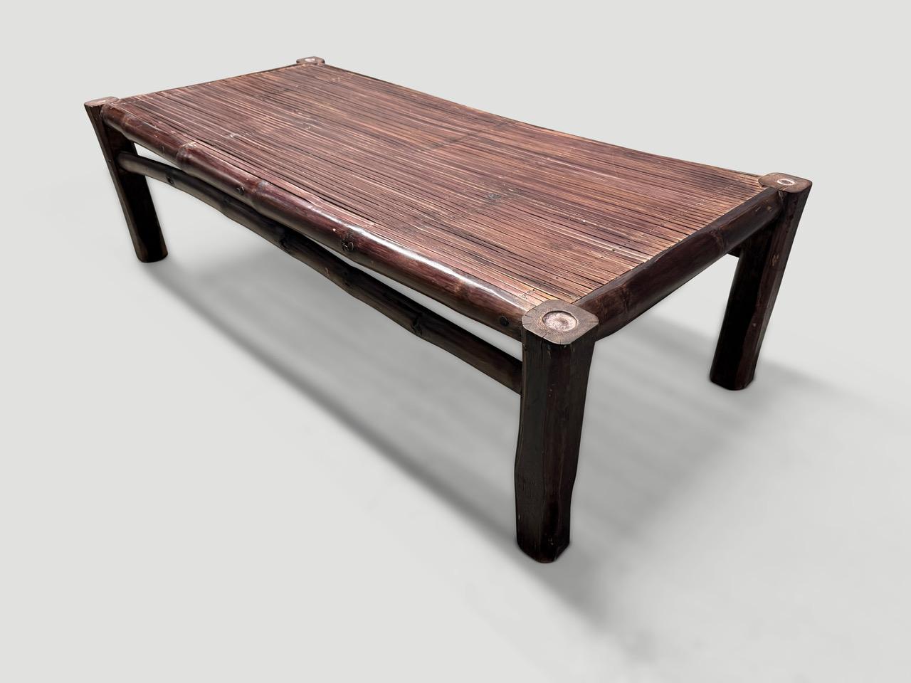 Andrianna Shamaris Table basse en bambou faite à la main Excellent état - En vente à New York, NY