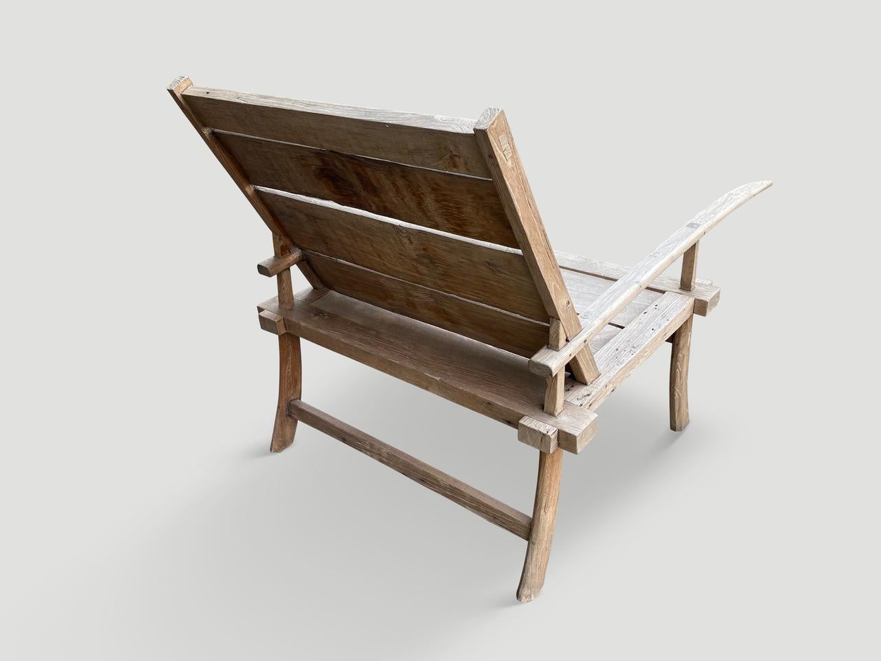Minimaliste Impressionnante chaise ou fauteuil ancien en bois de teck en vente