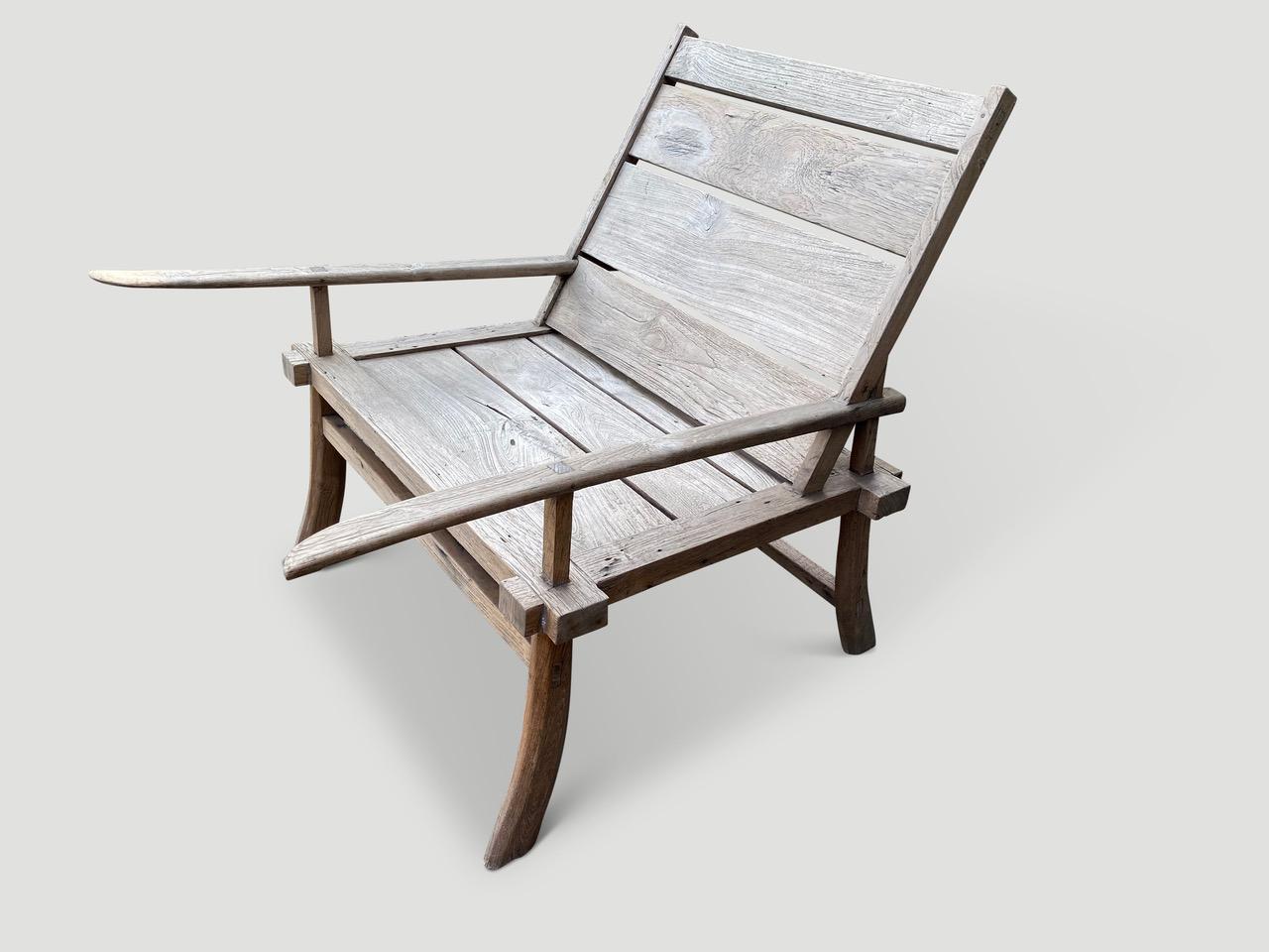 Impressionnante chaise ou fauteuil ancien en bois de teck Excellent état - En vente à New York, NY