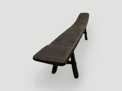 Andrianna Shamaris Impresionante Banco o Chaise de Teca Tallada a Mano Teñida de Espresso