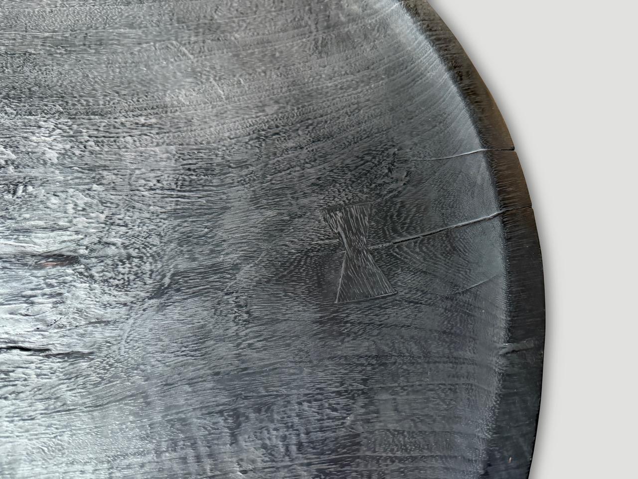 XXI secolo e contemporaneo Andrianna Shamaris Impressionante piatto grande carbonizzato in vendita