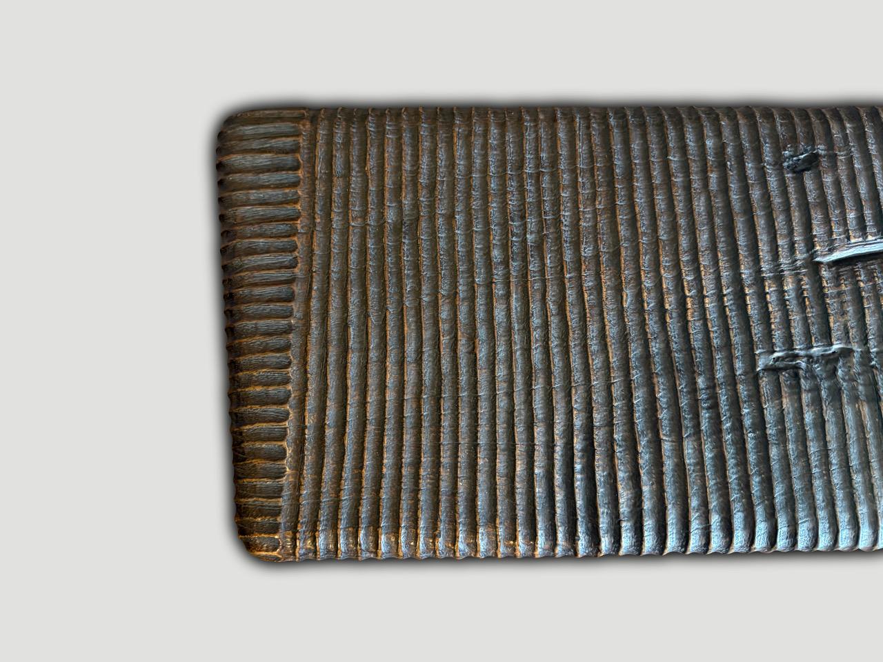 XXI secolo e contemporaneo Andrianna Shamaris Panchina minimalista intagliata a mano in legno di teak in vendita