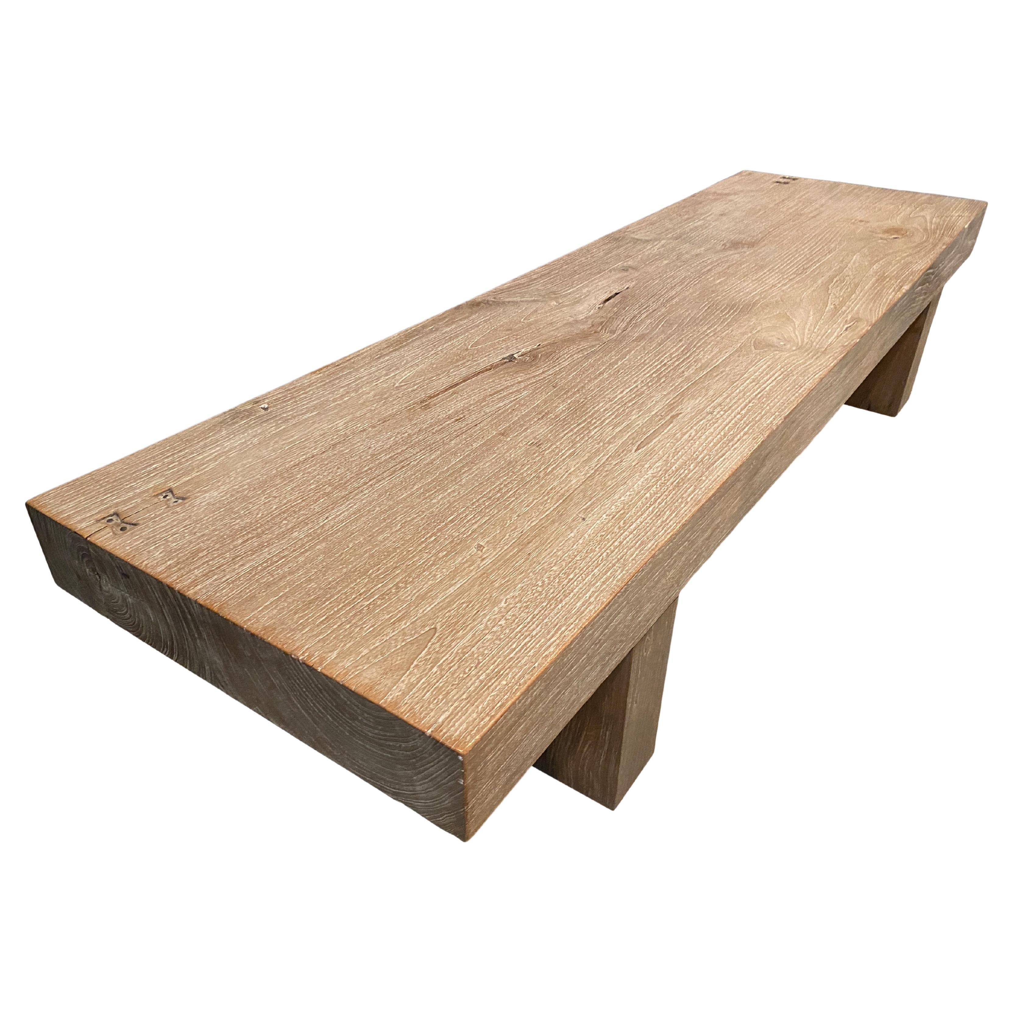 Impressionnante table basse ou banc minimaliste en bois de teck Andrianna Shamaris