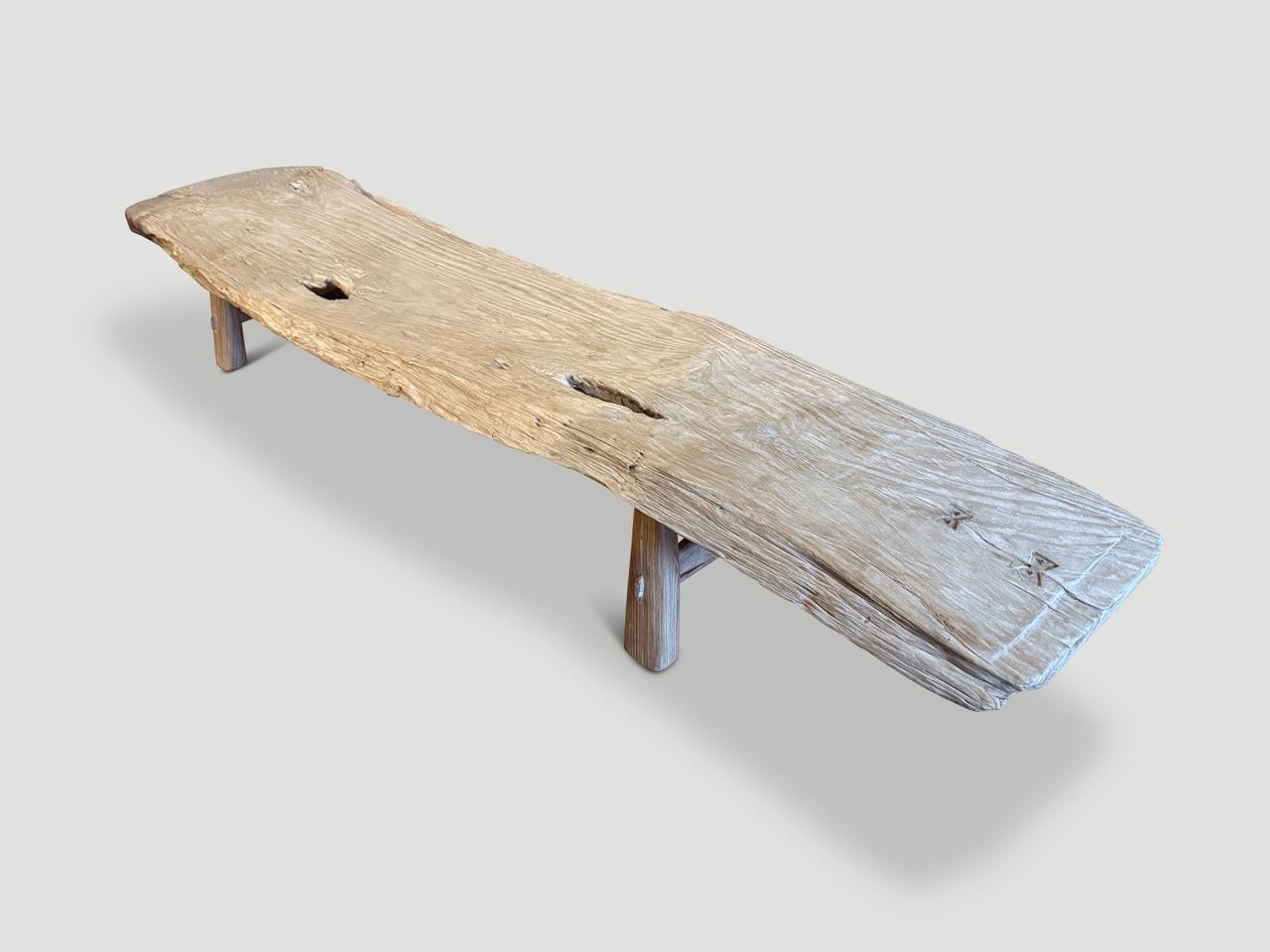 Andrianna Shamaris Impresionante banco o diván orgánico de madera de teca en Excelente estado para la venta en New York, NY