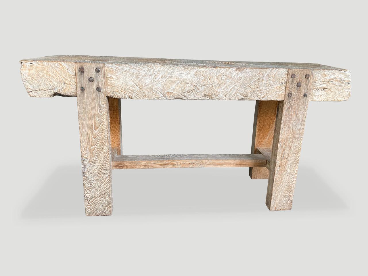 Bois Impressionnante table console en bois de teck style bûches Andrianna Shamaris en vente