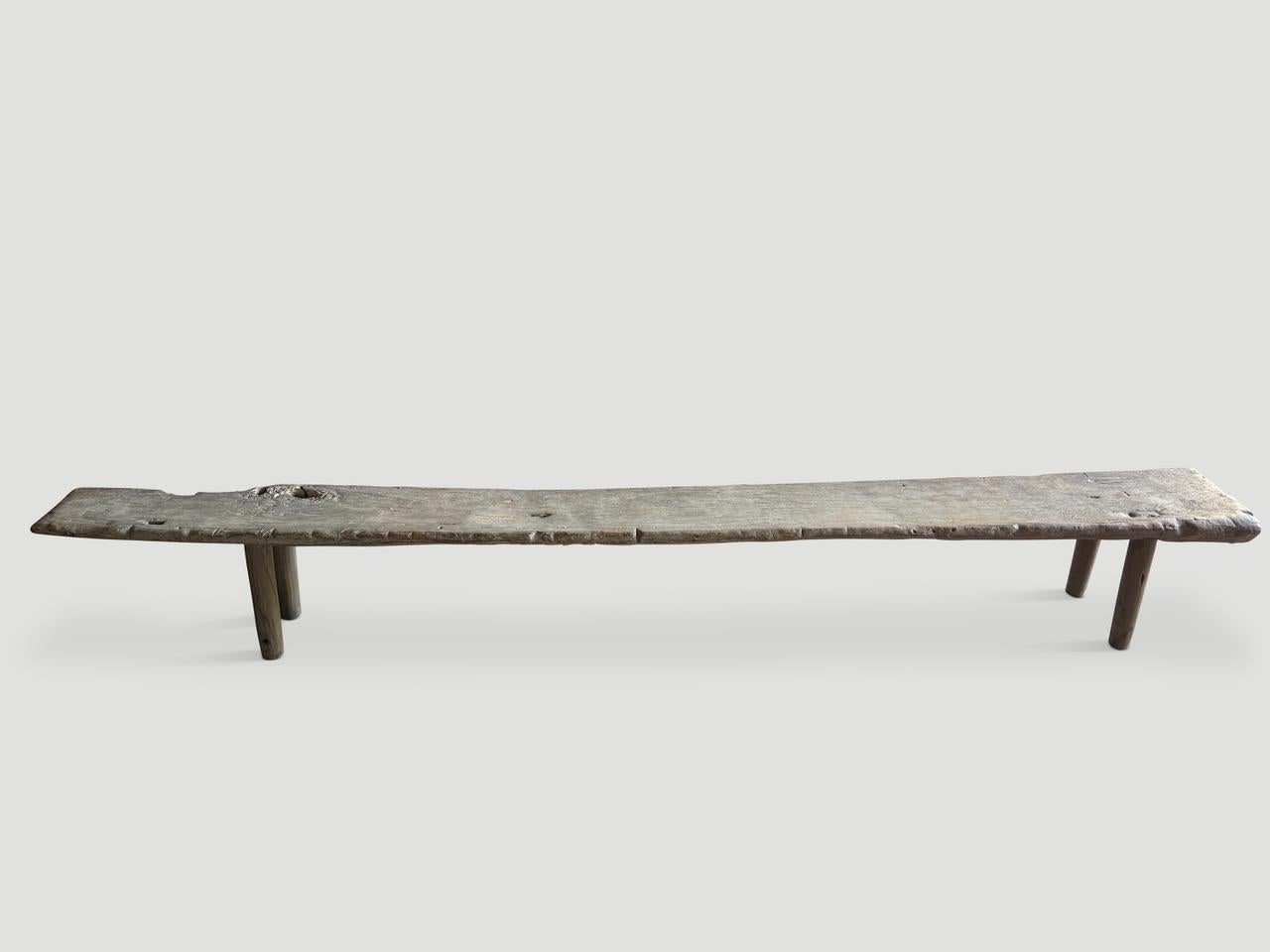 Andrianna Shamaris Impressionnant banc Wabi Sabi Long Wood Wood Excellent état - En vente à New York, NY
