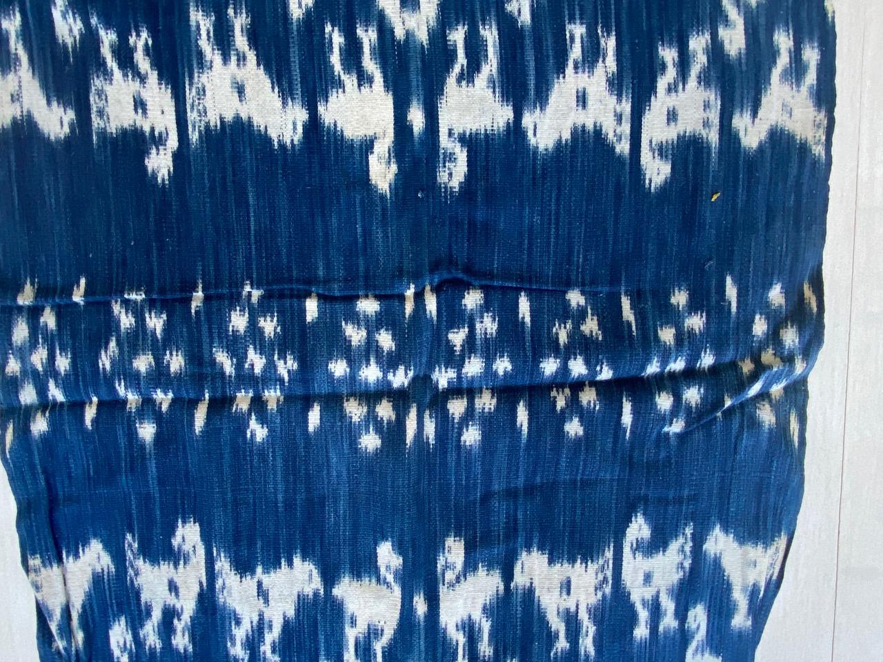 Andrianna Shamaris Indigofarbenes Sumba-Textil aus Baumwolle im Angebot 1