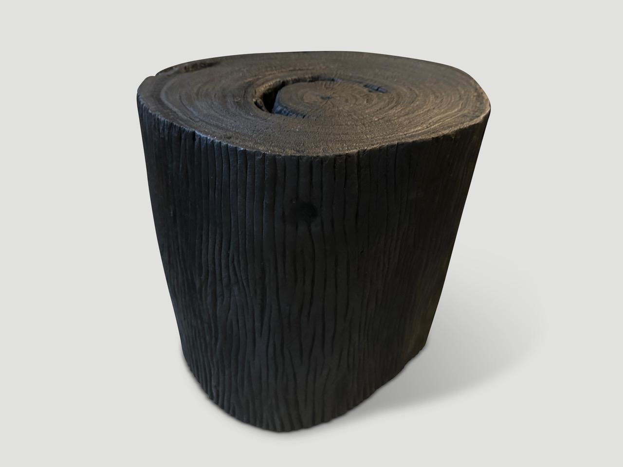 XXIe siècle et contemporain Andrianna Shamaris grande table d'appoint calcinée en vente